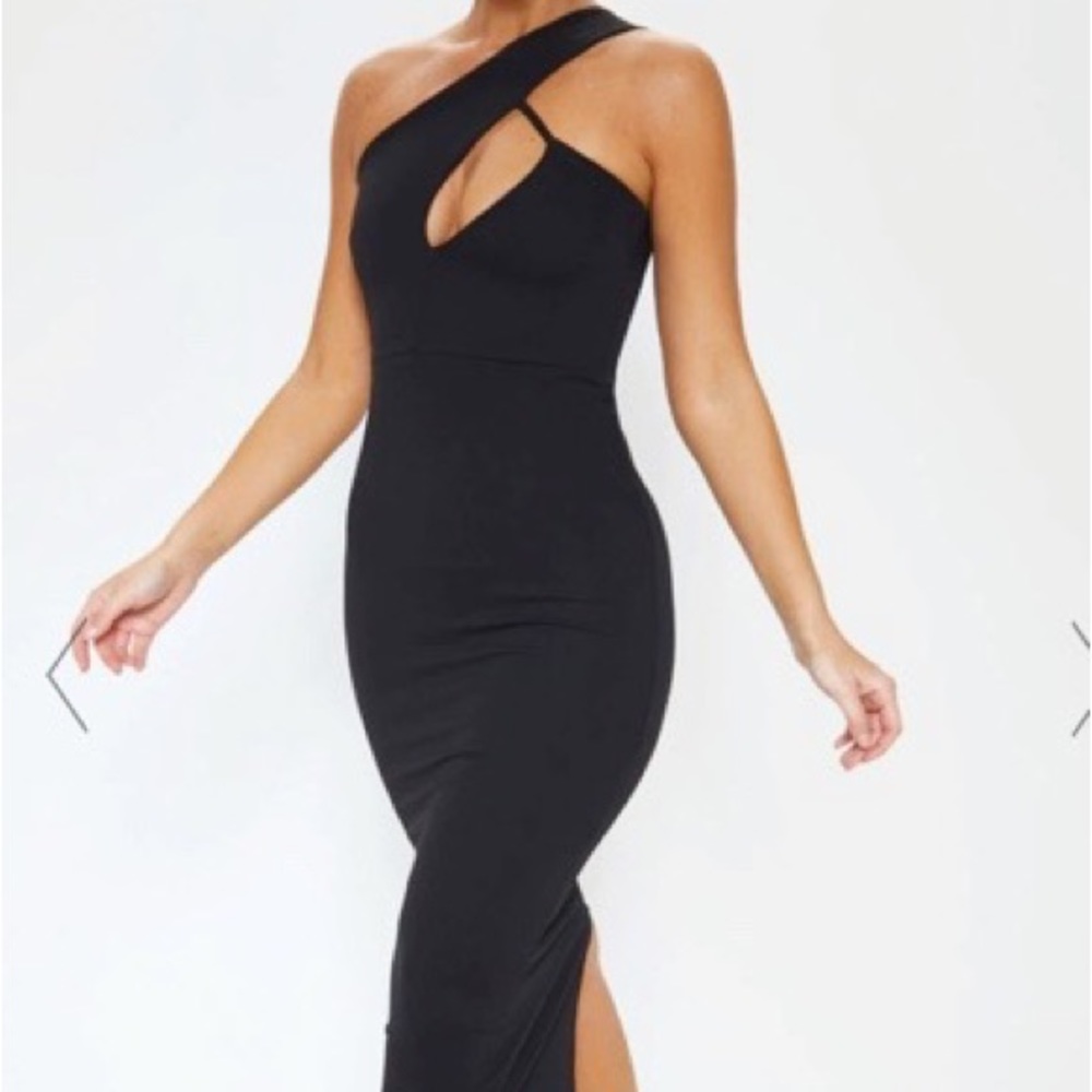 Black Bodycon one shoulder midi dress with a cut out on the chest.